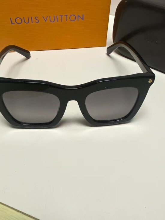 Louis Vuitton women\'s sunglasses main image 5